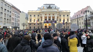 Slováci vyšli do ulíc. Nechcú žiť v mafiánskom štáte