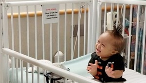 Internetom koluje VIDEO milujúceho otca: Pozrite sa, čo spravil pre chorého synčeka