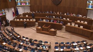 Školské lavice vymenili za parlamentné. Poslanci odpovedali na nepríjemné otázky študentov