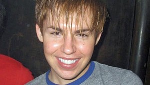 Minul tisíce na plastiky, aby sa podobal na Britney Spears: Odpadnete, ako dnes tento chalan vyzerá