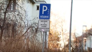 Parkovať v Petržalke zadarmo počas noci budú už len Petržalčania. Ostatní si priplatia za každú hodinu