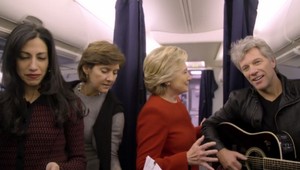 Svet zachvátila nová internetová výzva, zmrzla Clinton aj Ronaldo