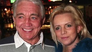 Vyhodil všetky veci po zosnulej manželke a prestaval byt! TOTO je dôvod Krampolovho "upratovania"!