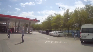 Muž útočil nožom na benzínke, napadol šesť ľudí. Hrozí mu až 12 rokov za mrežami