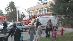 Záchrana na streche. Robotník dostal epileptický záchvat