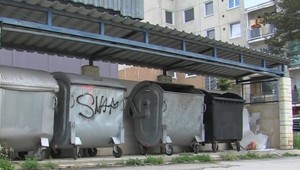 Potajomky porodila a dieťa hodila do smetiaka. 15-ročná tínedžerka sa k činu priznala