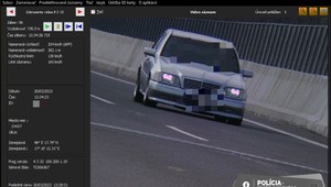 Hazardéri na diaľnici: Muž šiel 204 km/h, žena po krajnici