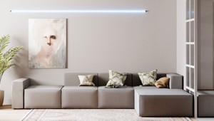 Domov pre Buddhu: Minimalistickému apartmánu vládne biela a šedá