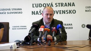 Kotleba dal hokejovému klubu dotáciu 1 488 eur