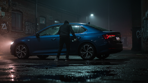 Dvaja slovenskí občania ukradli auto s dvanásťročným dieťaťom