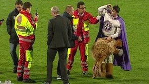 Zo Super Lea bol Super Čík! Sťatý maskot Austrie si ustlal na trávniku!