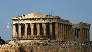 Euro na minime, Grécko na vypadnutie z eurozóny...