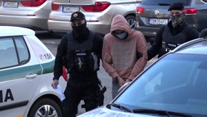 Muž brutálne dobodal svojho otca. Údajne preto, že mu pripomínal, aby si našiel prácu