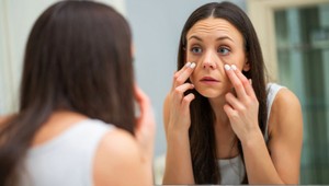 Trápia vás vačky a tmavé kruhy pod očami? Tieto TOP prírodné tipy vám pomôžu