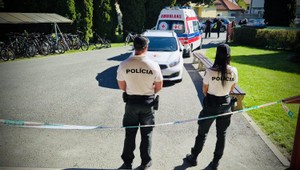 ONLINE: Po útoku žiaka v Staškove zomrela učiteľka. Chlapec údajne vytvoril zvrátený obrázok