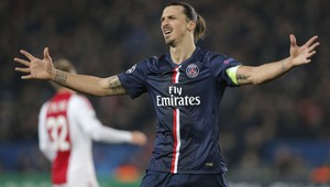 Takto sa taká ťažká lopta ani nedá prebrať! Zlatana delil kúsok od ďalšieho super gólu!