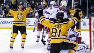 Šatan s ďalším gólom, Hossa strihol šnúru púštnym psom