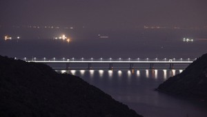 Najdlhší most na svete vedie ponad more a rieku: Časť prechádza pod morom