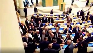 Gruzínsky parlament schválil kontroverzný návrh zákona o zahraničnom vplyve