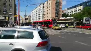 Zrážka električky a osobného auta v centre mesta