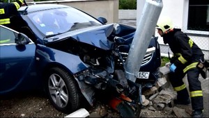 Nešťastný záver dovolenky. Dostal mikrospánok a narazil do stĺpa