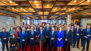 Zrážka vlakov pobúrila opozíciu: Volá po vyvodení politickej zodpovednosti