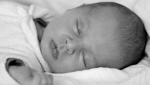 Chlapček zomrel len dve hodiny po pôrode, rodičia sú bezradní