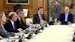 Kríza siahla aj na španielskeho kráľa. Musí šetriť...