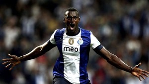 Gólový volej pätičkou chrbtom k bráne! Martinez v akcii