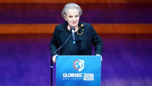 Mrzí ma, že chcete prijať len kresťanov, priznala Madeleine Albright