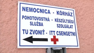 Rodina žiadala pre mesačného chlapčeka bežnú pomoc lekárov. V nemocnici ale prišiel k vážnym zraneniam