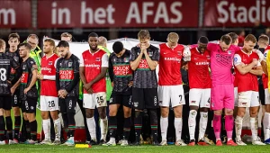 Ďalší KOLAPS futbalistu! Zrútil sa na trávnik, zostal ležať v bezvedomí