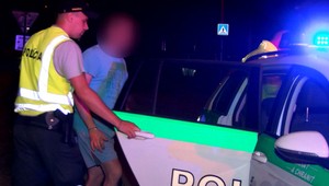 Opitý vodič vyletel s autom z cesty. Podľa informácií TV JOJ ide o muža, ktorý pôsobil na okresnom súde