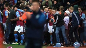 Svetový rekord v úteku z ihriska! Rozhodca šprintoval pred fanúšikmi