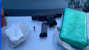 Dieťa sa prechádzalo s kokaínom v batohu. Za všetko môže matka