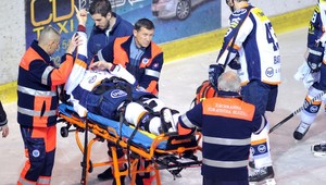 Finále na ostrie noža! Štrbák opustil ľad po zákroku Nováka na nosidlách