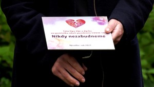 V Banskej Bystrici zasadili lipu na pamiatku obetí Covid-19. Má znamenať symbol života