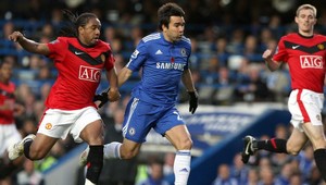 Chelsea vyhrala na Old Trafforde 2:1 a je na čele tabuľky