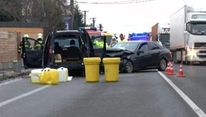 Nehoda pri Martine. Auto plné kyseliny havarovalo