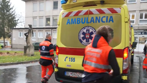 Hádka dvoch kolegov vyústila do krvavého napadnutia nožom