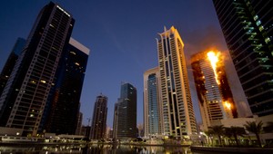 Obrovský požiar zachvátil mrakodrap v Dubaji
