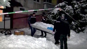 Pred panelákom našli mŕtveho muža, príčina smrti je nejasná