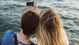 Zabudnite na selfie: Hitom leta je presný opak BELFIE