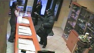 Tri lúpeže na juhu Slovenska! Zlodeji použili aj násilie...