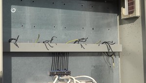 Zlodeji pripravili školu o osvetlené ihrisko. Je to barbarstvo voči deťom, hovorí riaditeľka