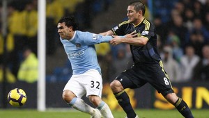 Tretia prehra Chelsea v sezóne, ManU stráca na lídra už len dva body