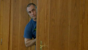 Expolicajt Ľuboš T. sa z pojednávania ospravedlnil z rodinných dôvodov