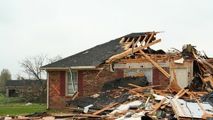 Tornádo zabilo troch ľudí v štáte Missouri