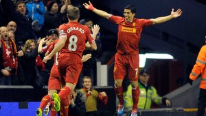 Štvorgólový Suárez zničil Norwich, výbuch Manchestru s Evertonom