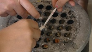 Muži, ktorí fajčia, môžu spôsobiť astmu ešte svojim vnúčatám